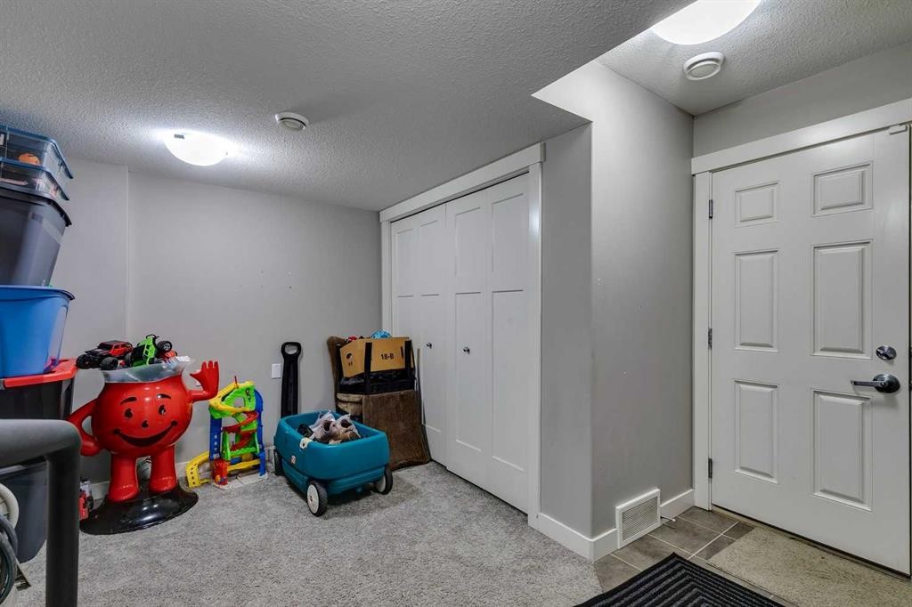 659 Evanston Manor Nw, Calgary, AB - Indoor Photo Showing Other Room