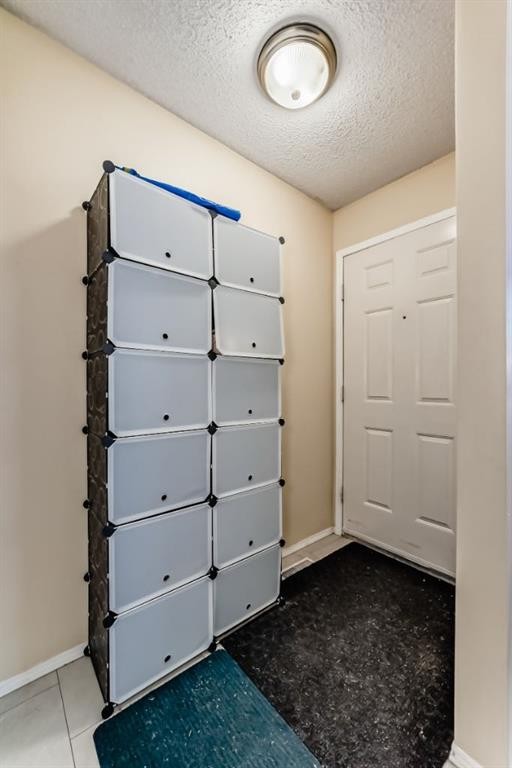 158 Somervale Close Sw, Calgary, AB - Indoor Photo Showing Garage