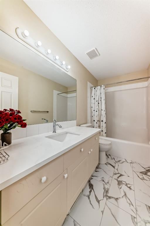 158 Somervale Close Sw, Calgary, AB - Indoor Photo Showing Bathroom