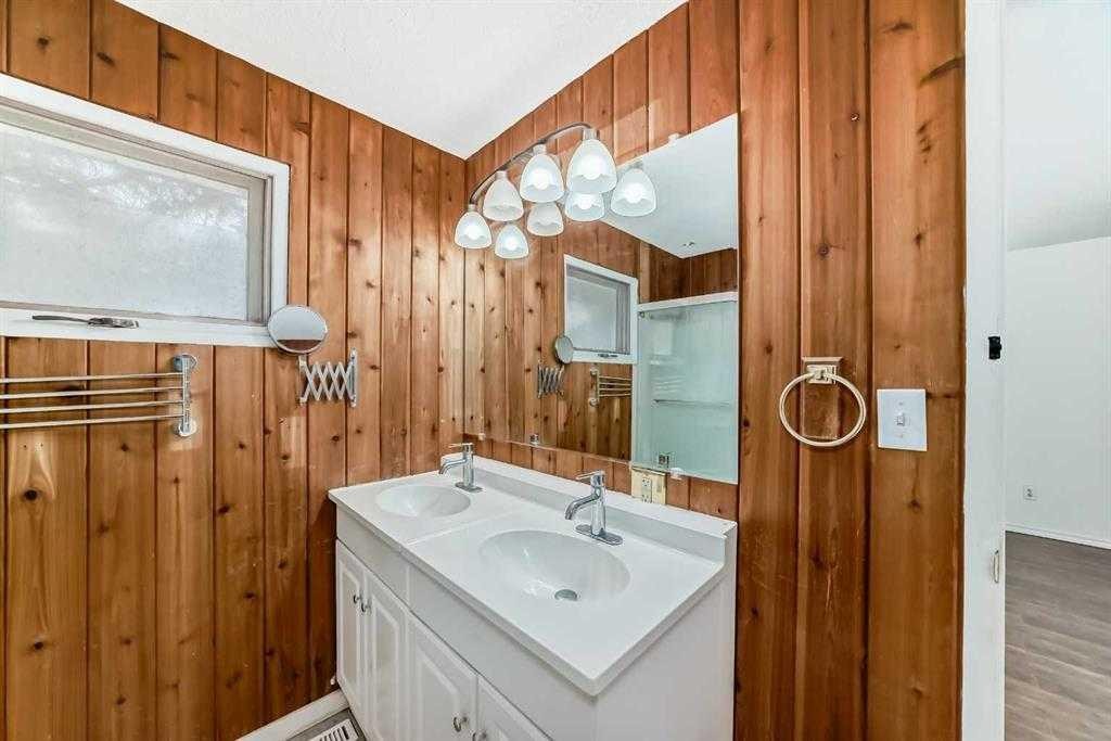 5-5400 Dalhousie Drive Nw, Calgary, AB - Indoor Photo Showing Bathroom