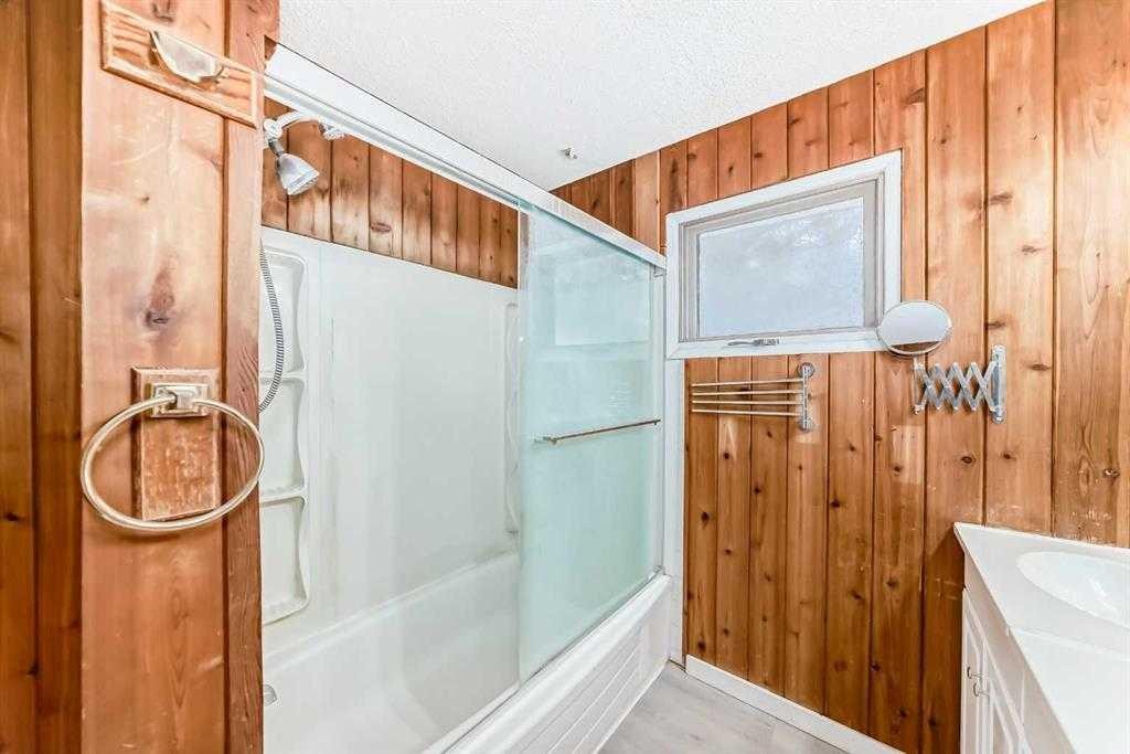 5-5400 Dalhousie Drive Nw, Calgary, AB - Indoor Photo Showing Bathroom