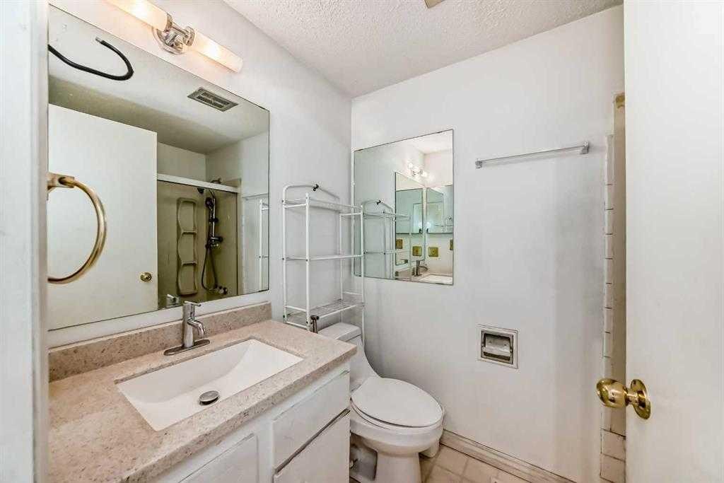 5-5400 Dalhousie Drive Nw, Calgary, AB - Indoor Photo Showing Bathroom