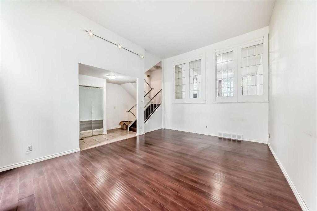 5-5400 Dalhousie Drive Nw, Calgary, AB - Indoor Photo Showing Other Room