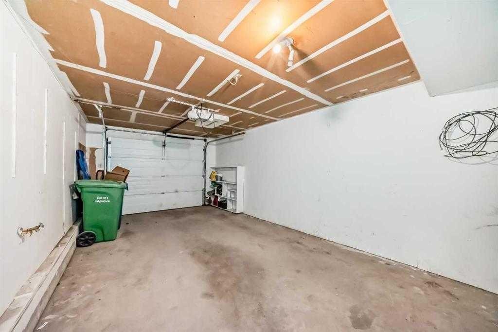 5-5400 Dalhousie Drive Nw, Calgary, AB - Indoor Photo Showing Garage