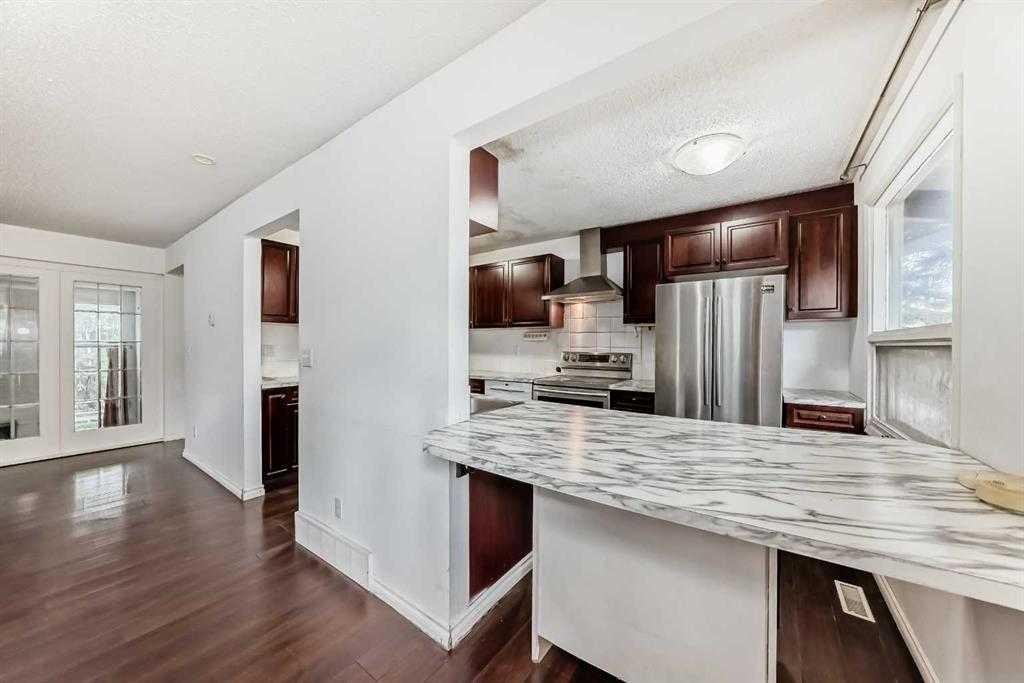5-5400 Dalhousie Drive Nw, Calgary, AB - Indoor Photo Showing Kitchen