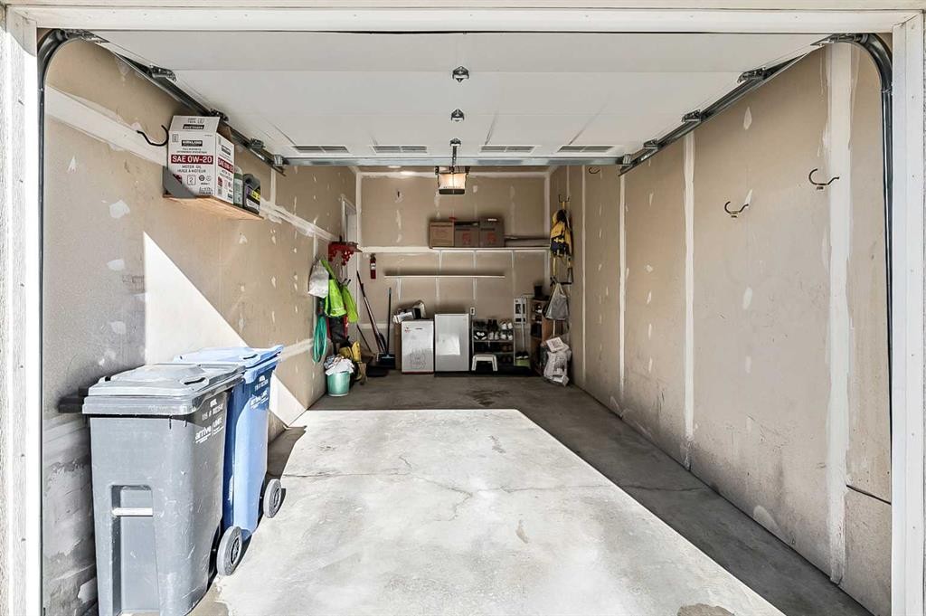 108 Skyview Ranch Grove Ne, Calgary, AB - Indoor Photo Showing Garage
