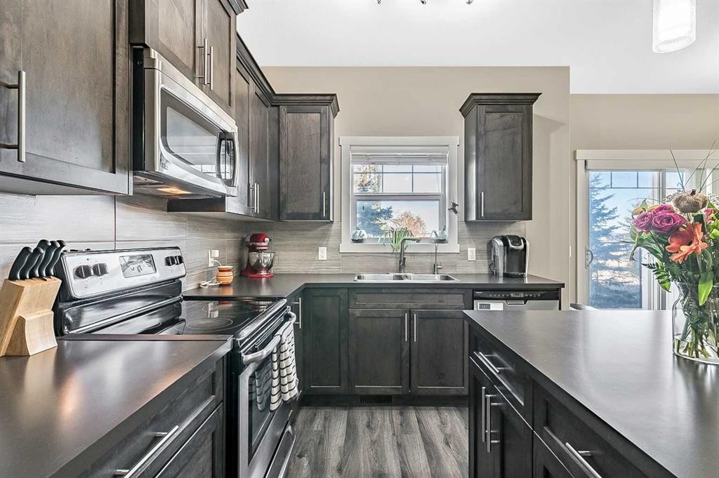 108 Skyview Ranch Grove Ne, Calgary, AB - Indoor Photo Showing Kitchen With Double Sink With Upgraded Kitchen