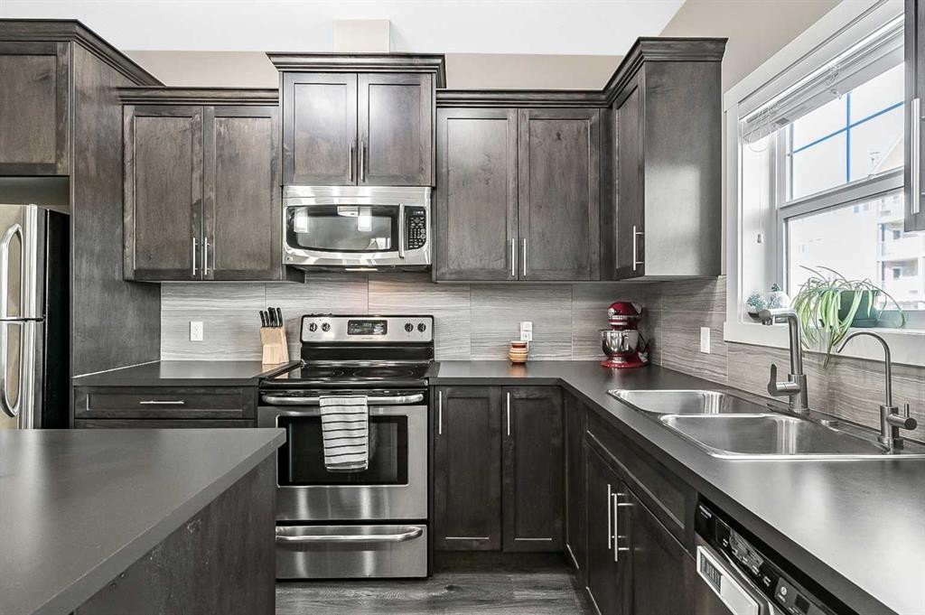 108 Skyview Ranch Grove Ne, Calgary, AB - Indoor Photo Showing Kitchen With Double Sink With Upgraded Kitchen