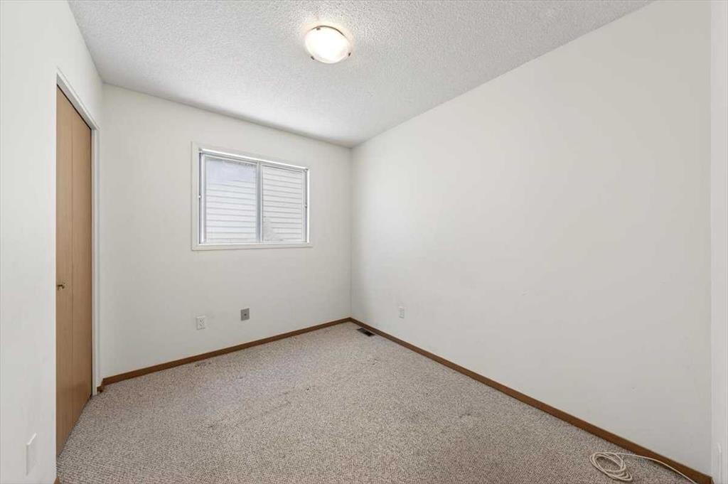 184 Falmere Way Ne, Calgary, AB - Indoor Photo Showing Other Room