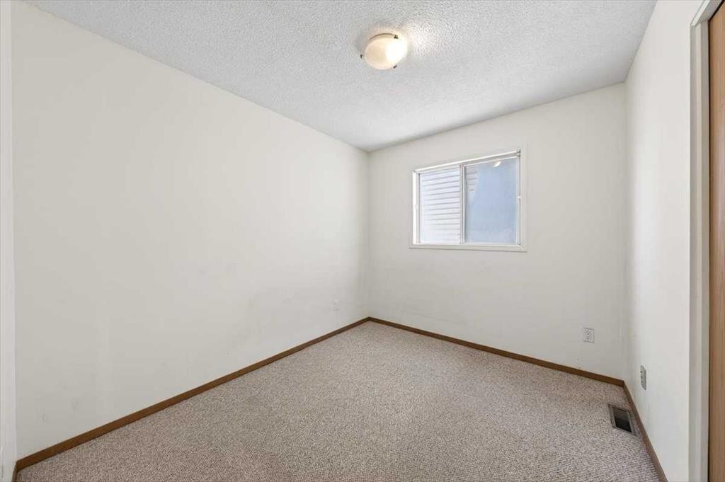 184 Falmere Way Ne, Calgary, AB - Indoor Photo Showing Other Room