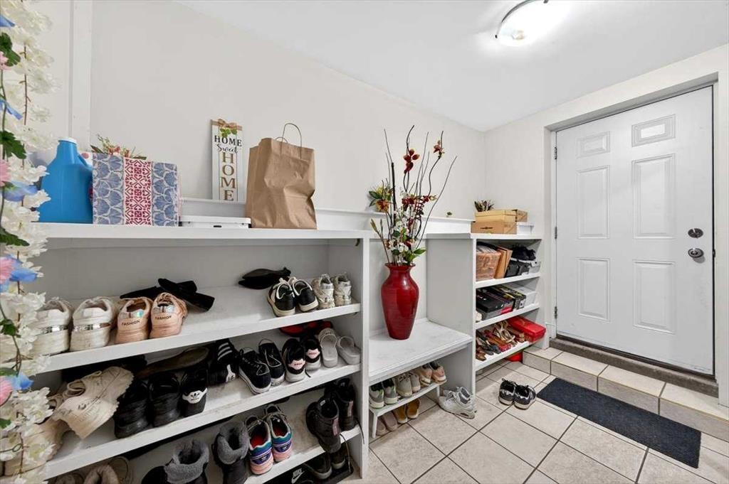 184 Falmere Way Ne, Calgary, AB - Indoor Photo Showing Other Room