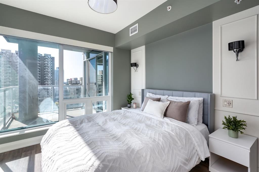 2208-930 6 Avenue Sw, Calgary, AB - Indoor Photo Showing Bedroom