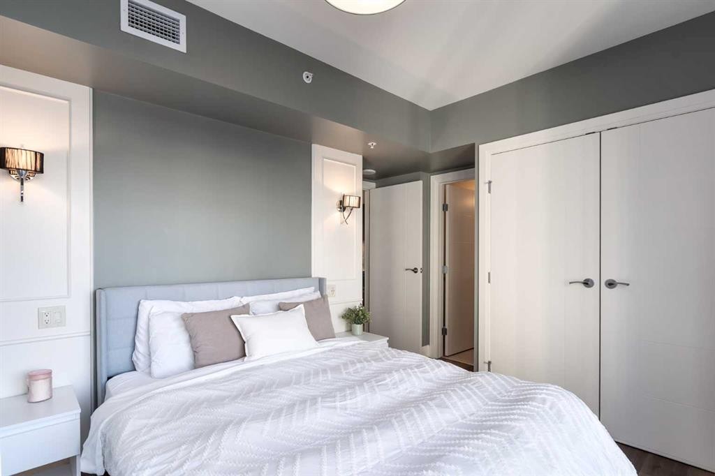 2208-930 6 Avenue Sw, Calgary, AB - Indoor Photo Showing Bedroom