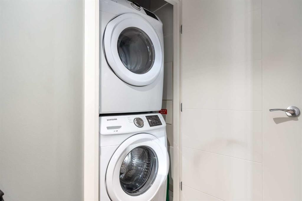 2208-930 6 Avenue Sw, Calgary, AB - Indoor Photo Showing Laundry Room