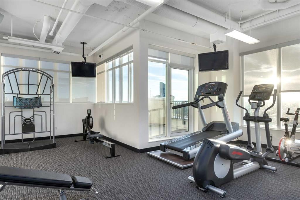 2208-930 6 Avenue Sw, Calgary, AB - Indoor Photo Showing Gym Room