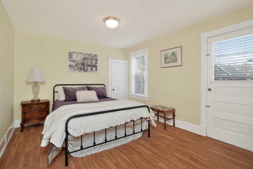 1720 11 Avenue Sw, Calgary, AB - Indoor Photo Showing Bedroom