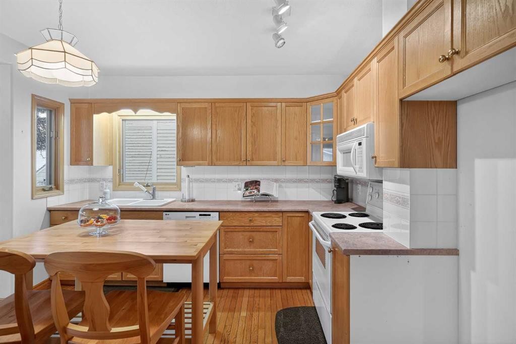 1720 11 Avenue Sw, Calgary, AB - Indoor