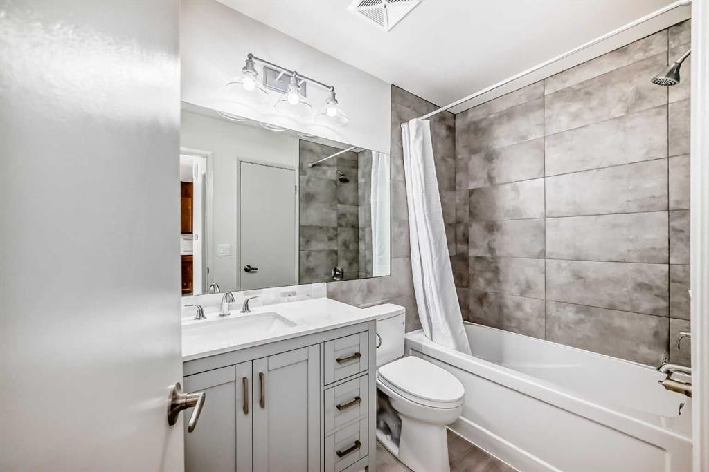 173 Castlebrook Way Ne, Calgary, AB - Indoor Photo Showing Bathroom