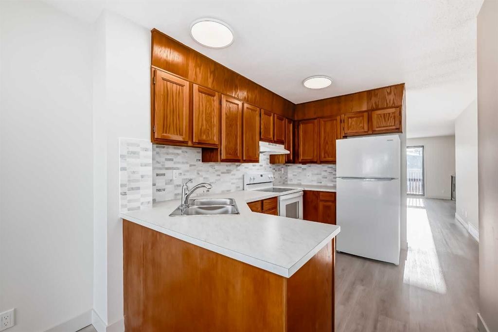 173 Castlebrook Way Ne, Calgary, AB - Indoor Photo Showing Kitchen With Double Sink
