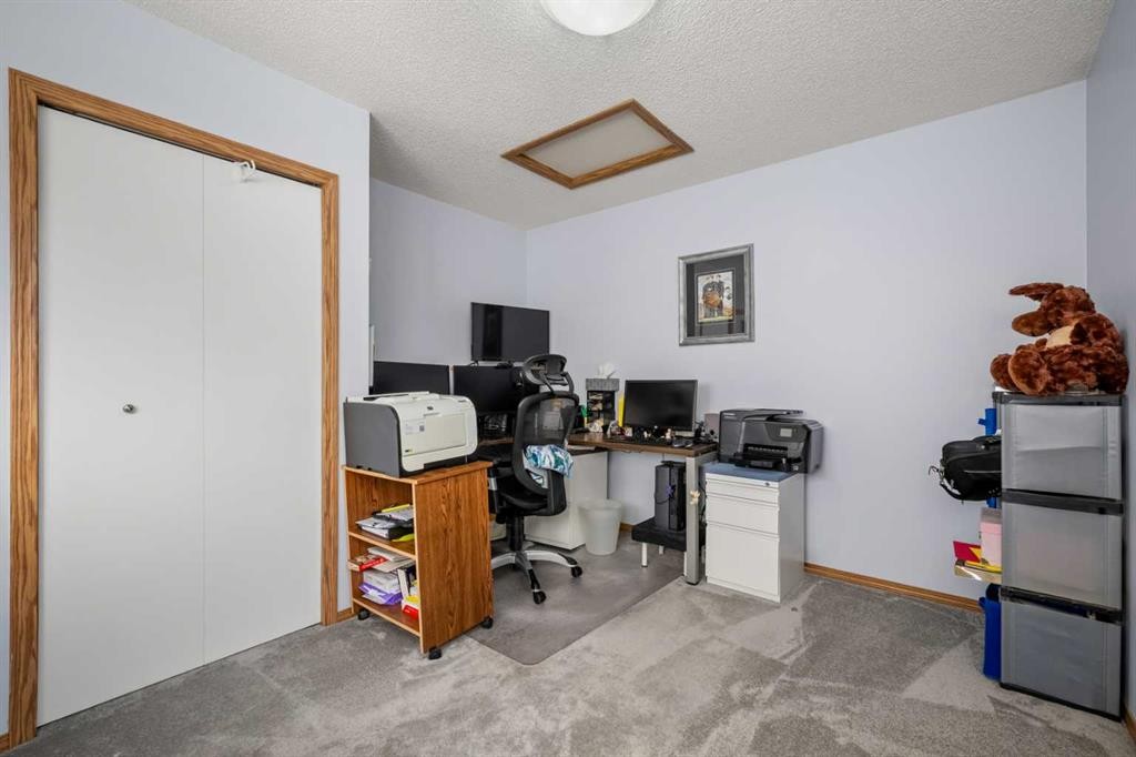 147 Somervale Park Sw, Calgary, AB - Indoor Photo Showing Office