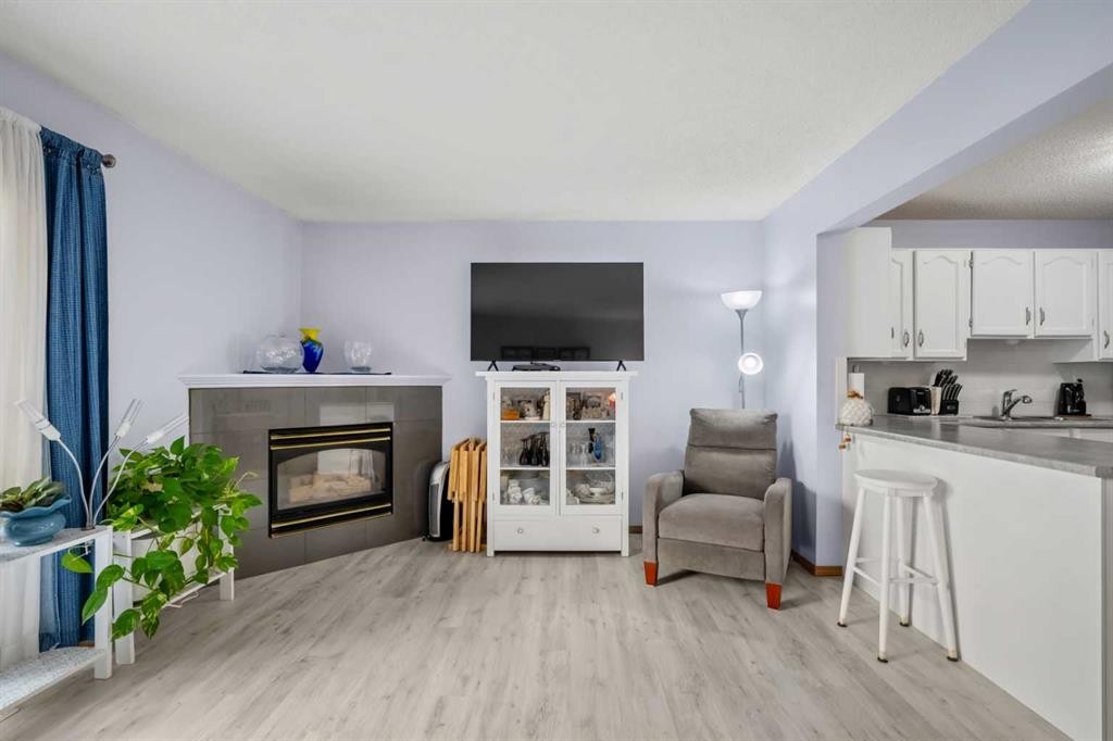 147 Somervale Park Sw, Calgary, AB - Indoor With Fireplace