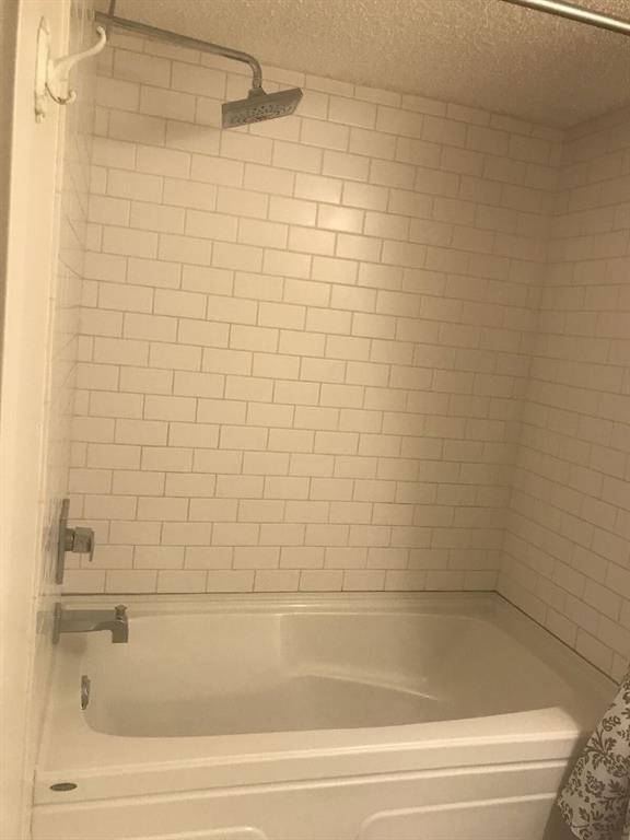 2135 Spiller Road Se, Calgary, AB - Indoor Photo Showing Bathroom