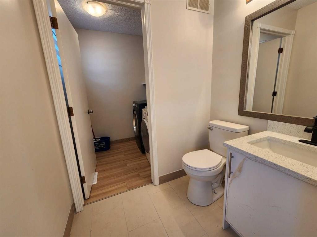 86 Harvest Rose Circle Ne, Calgary, AB - Indoor Photo Showing Bathroom