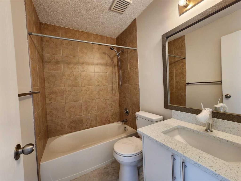 86 Harvest Rose Circle Ne, Calgary, AB - Indoor Photo Showing Bathroom