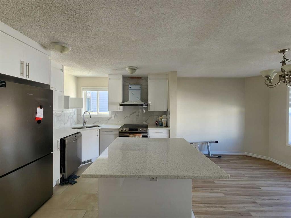 86 Harvest Rose Circle Ne, Calgary, AB - Indoor Photo Showing Kitchen With Upgraded Kitchen