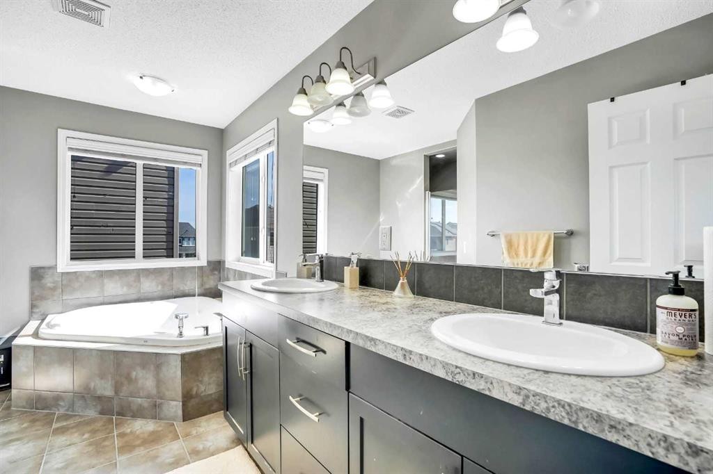 76 Cityscape Grove Ne, Calgary, AB - Indoor Photo Showing Bathroom