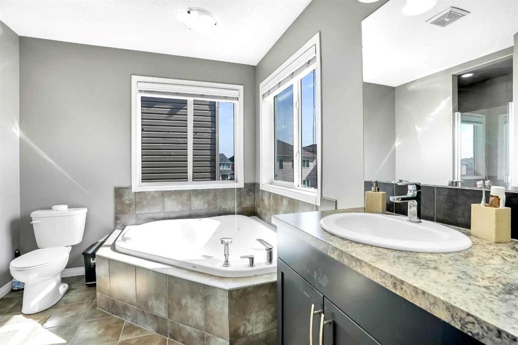 76 Cityscape Grove Ne, Calgary, AB - Indoor Photo Showing Bathroom