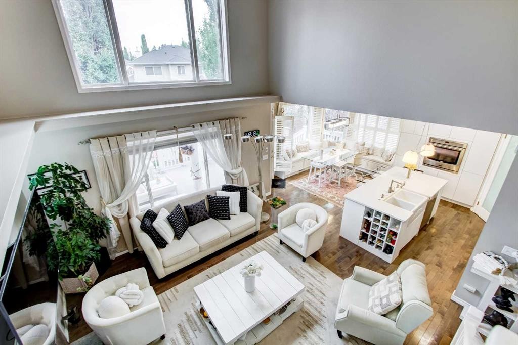 1121 Sierra Morena Court Sw, Calgary, AB - Indoor Photo Showing Living Room