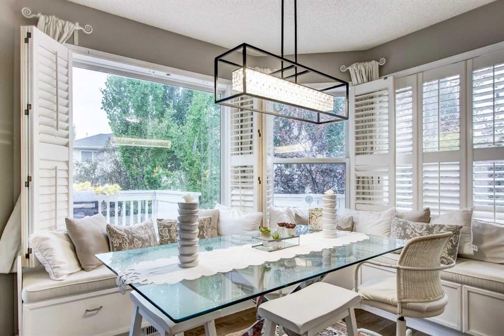 1121 Sierra Morena Court Sw, Calgary, AB - Indoor Photo Showing Dining Room