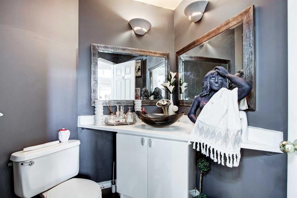 1121 Sierra Morena Court Sw, Calgary, AB - Indoor Photo Showing Bathroom