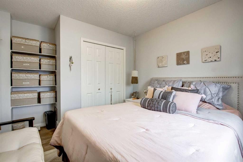 1121 Sierra Morena Court Sw, Calgary, AB - Indoor Photo Showing Bedroom