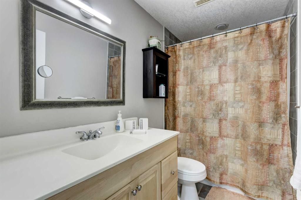 1121 Sierra Morena Court Sw, Calgary, AB - Indoor Photo Showing Bathroom