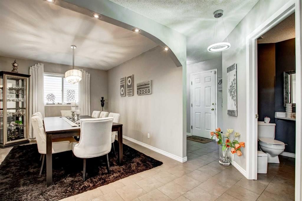 1121 Sierra Morena Court Sw, Calgary, AB - Indoor Photo Showing Dining Room