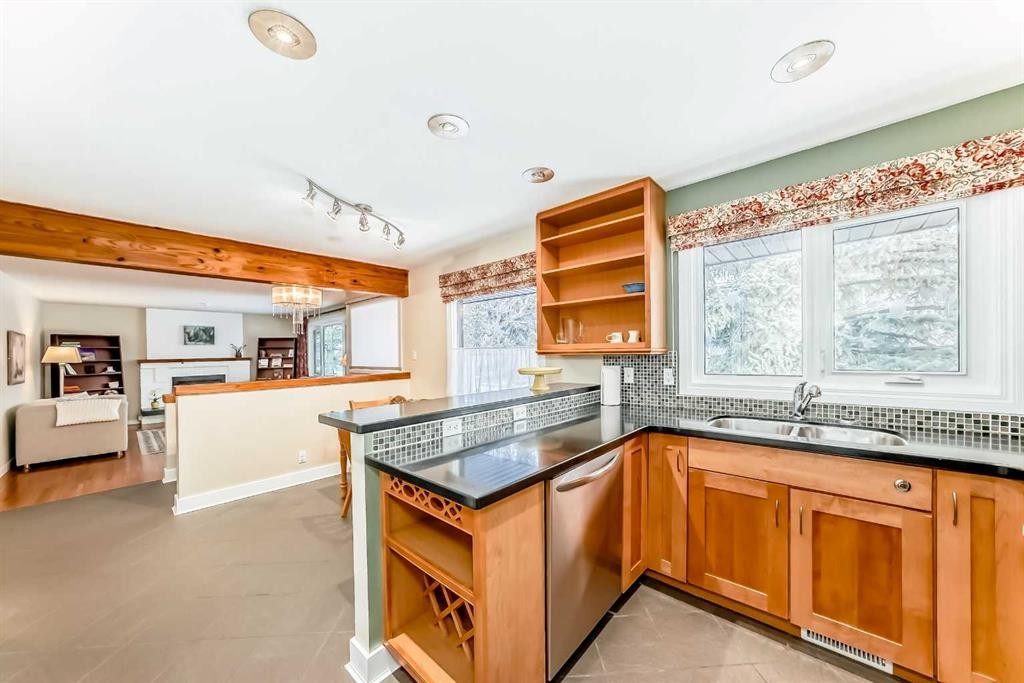 4803 Montana Drive Nw, Calgary, AB - Indoor Photo Showing Kitchen With Double Sink