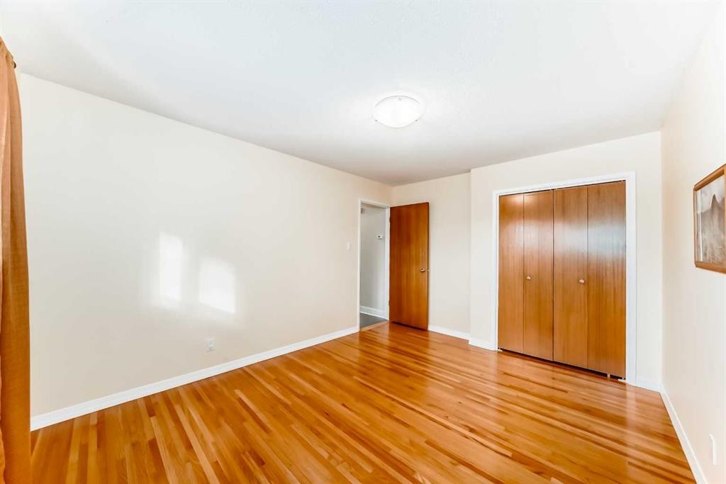 4803 Montana Drive Nw, Calgary, AB - Indoor Photo Showing Other Room