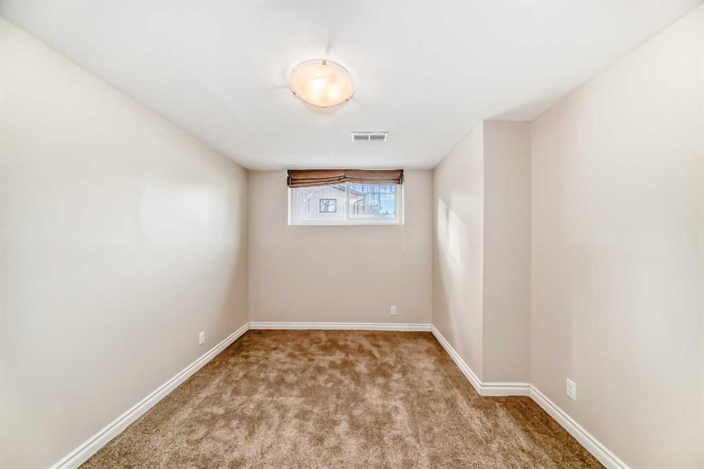 4803 Montana Drive Nw, Calgary, AB - Indoor Photo Showing Other Room