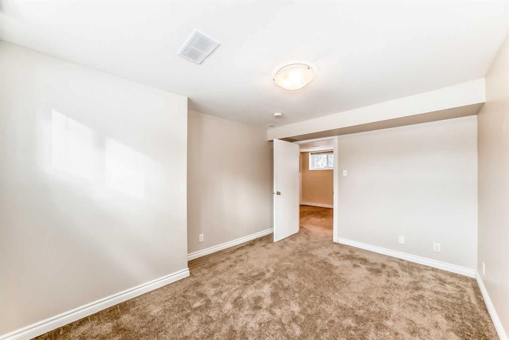 4803 Montana Drive Nw, Calgary, AB - Indoor Photo Showing Other Room
