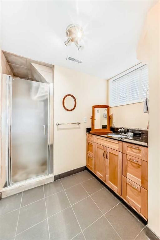 4803 Montana Drive Nw, Calgary, AB - Indoor