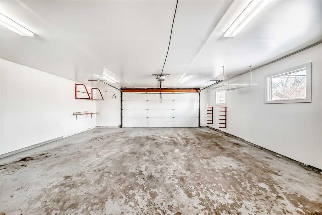 4803 Montana Drive Nw, Calgary, AB - Indoor Photo Showing Garage