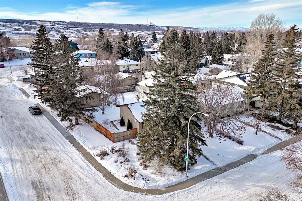 4803 Montana Drive Nw, Calgary, AB - Outdoor With View
