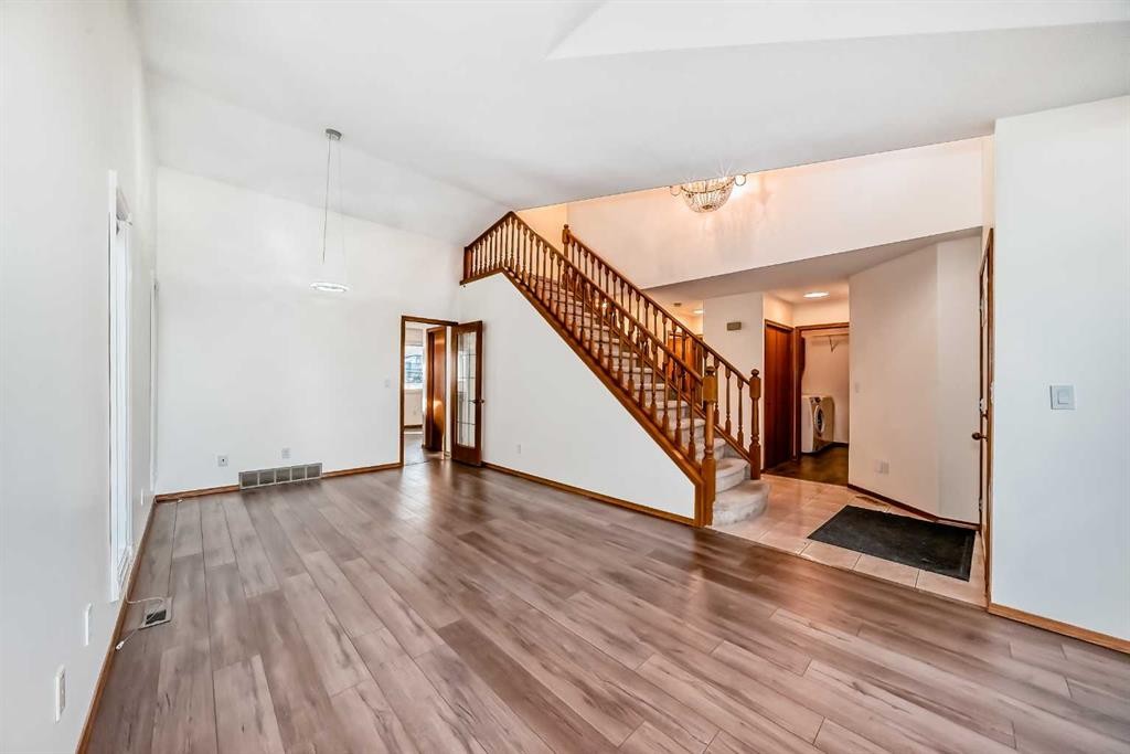 266 Edgepark Way Nw, Calgary, AB - Indoor Photo Showing Other Room