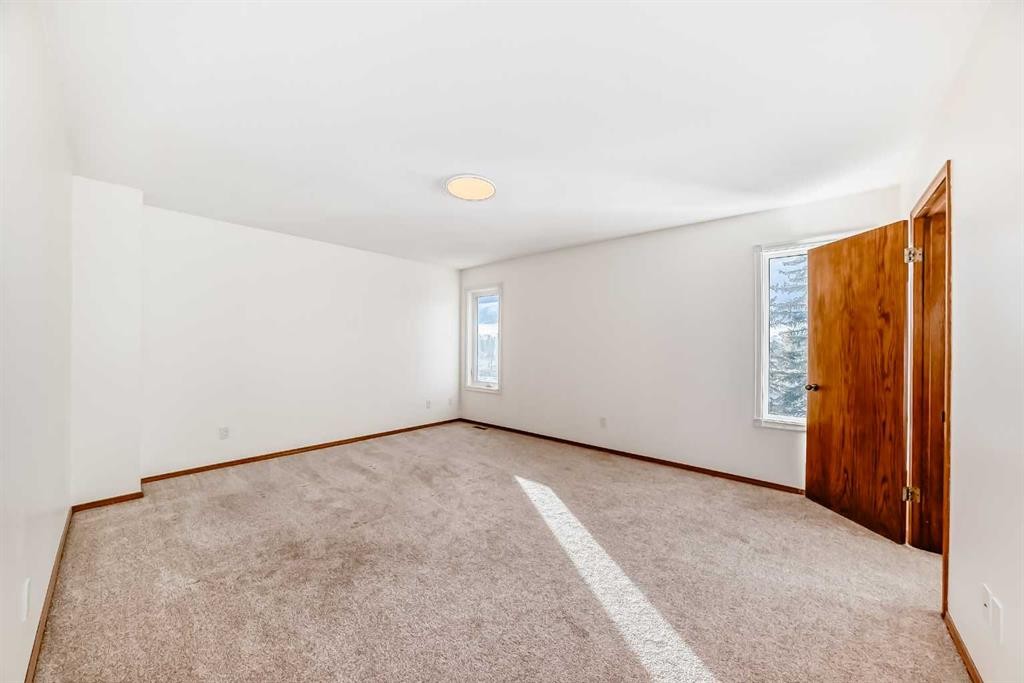 266 Edgepark Way Nw, Calgary, AB - Indoor Photo Showing Other Room