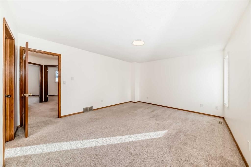 266 Edgepark Way Nw, Calgary, AB - Indoor Photo Showing Other Room
