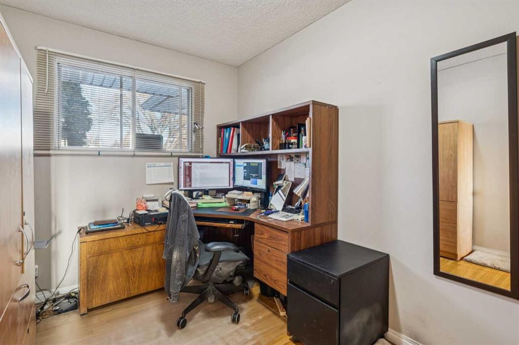 2048 33 Street Se, Calgary, AB - Indoor Photo Showing Office