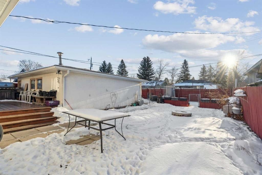 2048 33 Street Se, Calgary, AB - Outdoor With Deck Patio Veranda