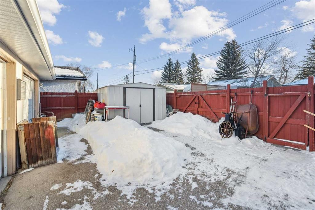 2048 33 Street Se, Calgary, AB - Outdoor